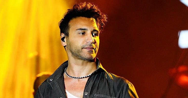 Emre Kaya: Hasta Yatağından Kalktı Sahneye Çıktı