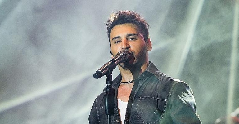 Emre Kaya’dan bu kez Alâturka performansı