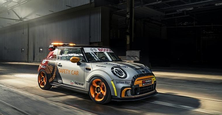FIA Formula E Resmi Güvenlik Aracı MINI E-Pacesetter İlk Kez Türkiye’de