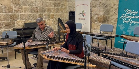 Filistinli Çocuklar Kudüs Yunus Emre Türk Kültür Merkezinde Kanun Şöleni Verdi