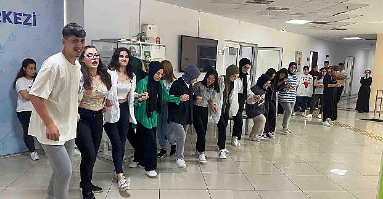 Gençlik Merkezi’nde öğrenciler horonla moral buluyor