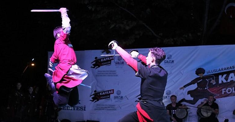 Gölcük Anıtpark’ta Kafkas Rüzgarı