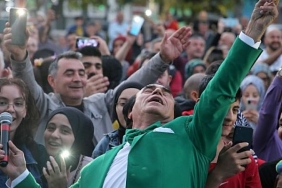 hababam-vokal-grubundan-golcukte-muhtesem-konser.jpg