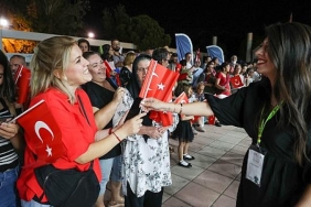 iefteki-buca-standinda-9-eylul-coskusu.jpg