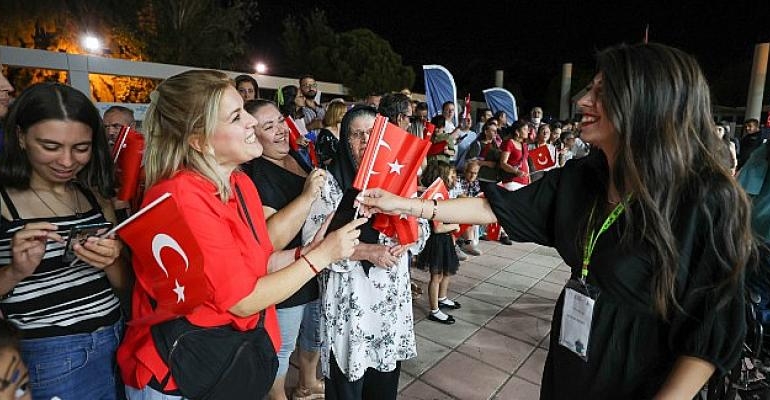 İEF’teki Buca standında 9 Eylül coşkusu