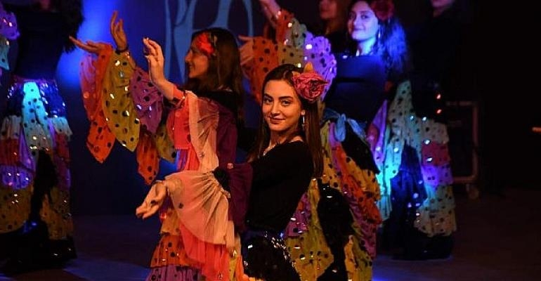 İnegöl Belediyesi Halk Dansları Topluluğu Sanatçılar Yetiştiriyor