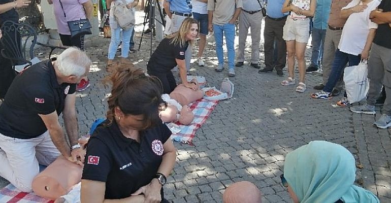İzmir İl Milli Eğitim Müdürlüğü “Dünya İlk Yardım Günü” İçin Etkinlik Düzenledi
