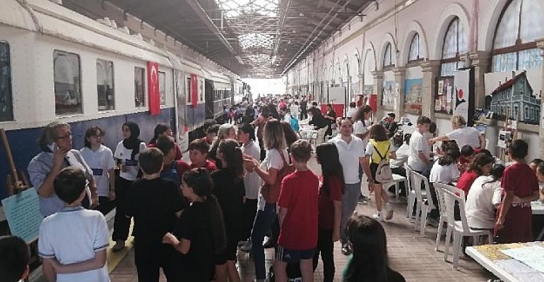 İzmir İl Milli Eğitim Müdürlüğünün “Gece Gündüz Bilim’ Bilim Şenliği” Tarihi Alsancak Garı’nda Başladı