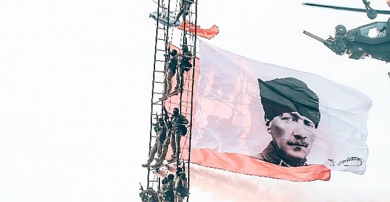 İzmir Semalarında Büyük Zafere Görkemli Kutlama Airshow’da
