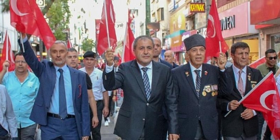 Karşıyaka’da Gazilerden Anlamlı Yürüyüş