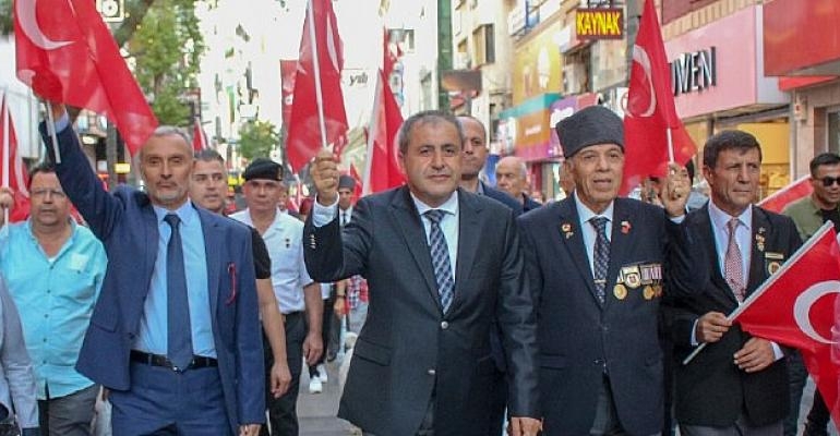 Karşıyaka’da Gazilerden Anlamlı Yürüyüş
