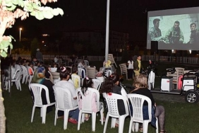 kartepede-yazlik-sinema-dag-2-ile-devam-etti.jpg