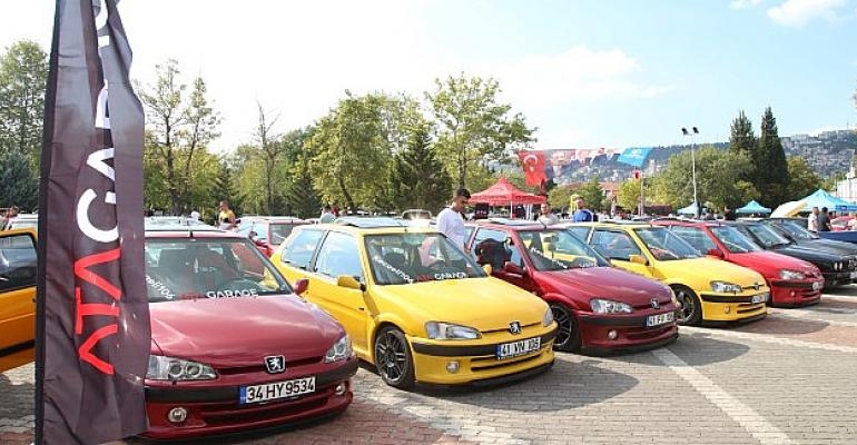 Kocaeli Büyükşehir, modifiyeli araç tutkunlarını buluşturdu