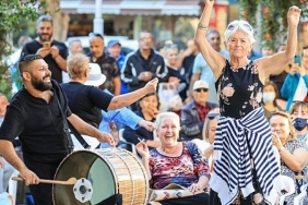 konak-parklari-roman-muzisyenlerle-costu.jpg