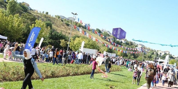 Küçükçekmece belediyesi uçurtma şenliği’ne büyük ilgi