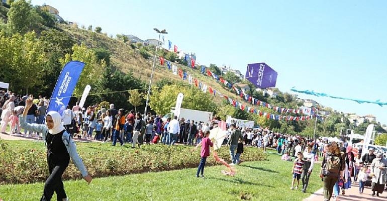 Küçükçekmece belediyesi uçurtma şenliği’ne büyük ilgi