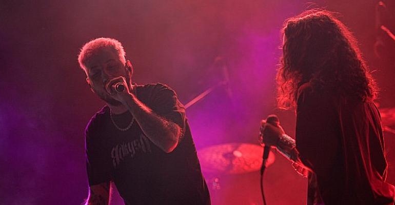 Lil Zey ilk solo konserini “Evim” dediği İzmir Fuarı’nda verdi