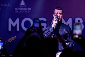mogambo-gecelerinde-ilk-sahne-cem-adrianin.jpg