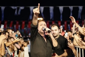 on-binlerce-aydinli-kurtulus-coskusunu-haluk-levent-konseri-ile-yasadi.jpg
