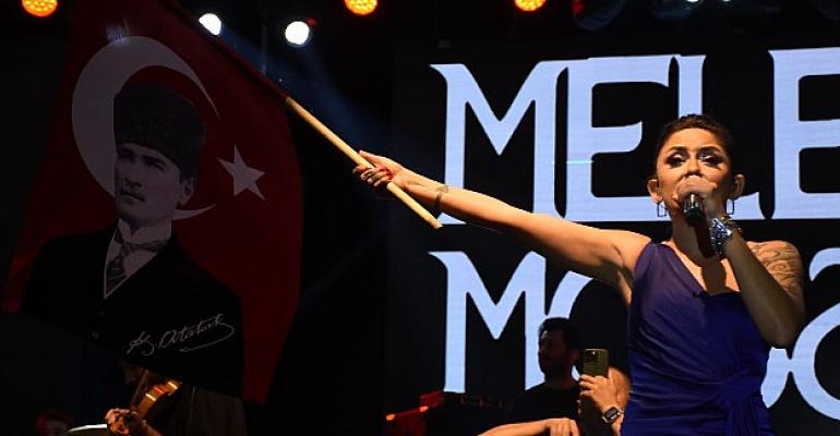 Torbalı’da ‘Kurtuluş şenliklerine’ muhteşem gala