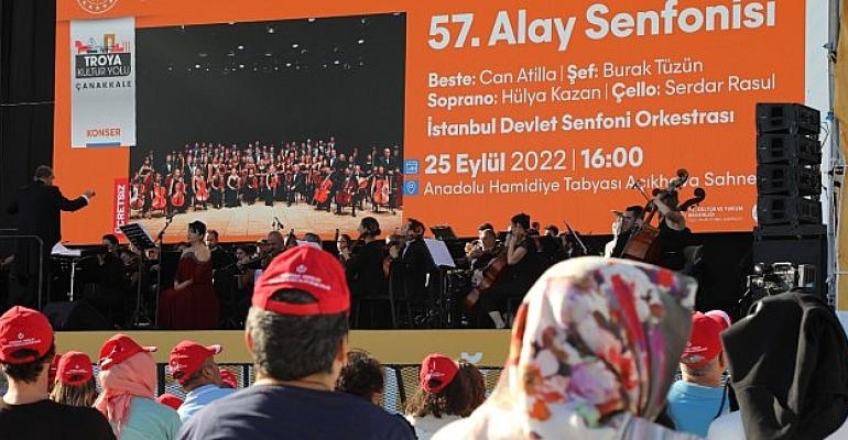 Troya Kültür Yolu Festivali’nde 57. Alay Senfonisiyle Çanakkale Şehitlerine Saygı Duruşu