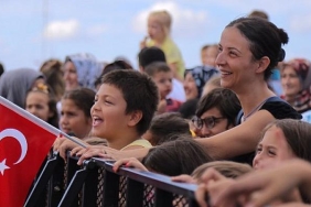 troya-kultur-yolu-festivalinde-cocuk-kahkahalari.jpg