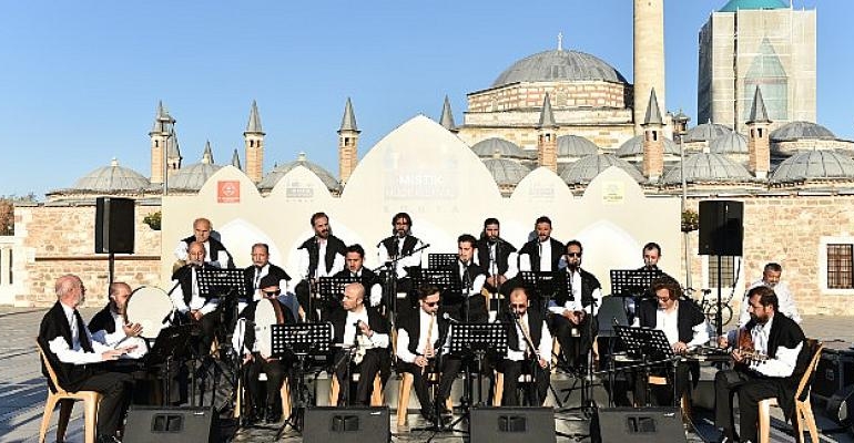 Uluslararası Konya Mistik Müzik Festivali’nin 3’üncü Gününde Azerbaycan’dan Teyyub Aslanov Sahnedeydi