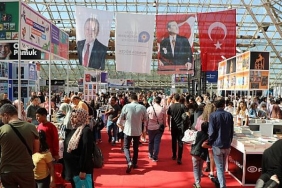 12-antalya-kitap-fuari-dolu-dolu-geciyor.jpg