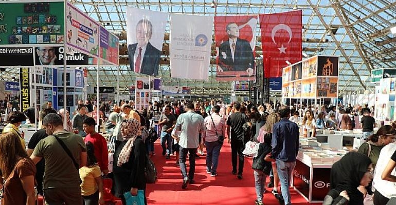 12. Antalya Kitap Fuarı dolu dolu geçiyor