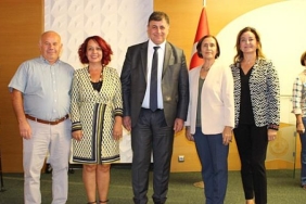 22-yazar-farkindalik-icin-kaleme-aldi-yakindan-gecen-alzheimer-oykuleri.jpg