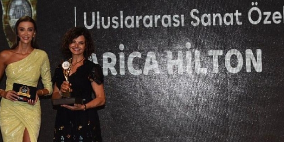 Amerika’da yaşayan Türk sanatçı Arıca Hilton’a büyük gurur