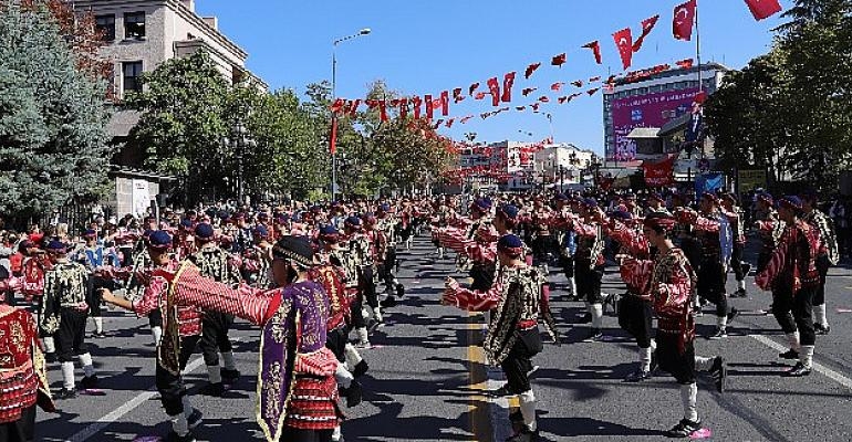 Ankara’nın Başkent Oluşunun 99’Uncu Yılı 1000 Seymenin Görkemli Gösterisiyle Kutlandı