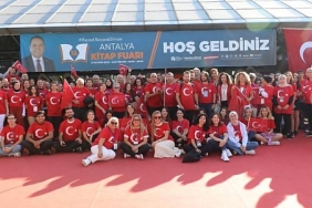 antalya-kitap-fuarinda-hafta-sonu-yogunlugu.jpg