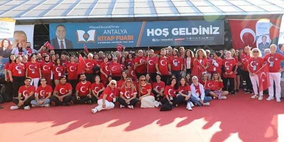 Antalya Kitap Fuarı’nda hafta sonu yoğunluğu