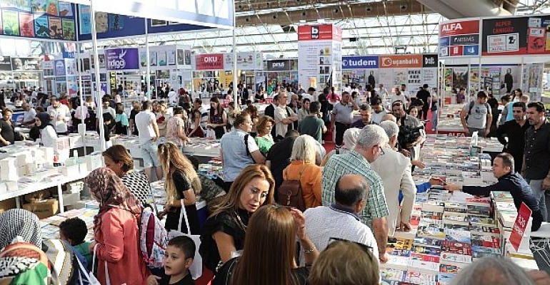 Antalya Kitap Fuarı’nın 5’nci gününde de ziyaretçi rekoru