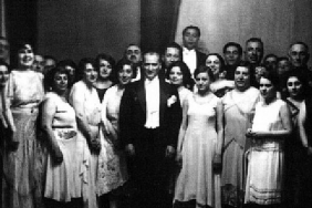 atamizin-baslattigi-balo-gelenegi-ilk-gunku-coskusuyla-yeniden-yasatiliyor-sanat-cumhuriyetle-guzel.jpg
