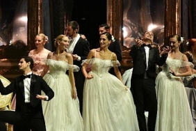 beyoglu-kultur-yolu-festivalinde-la-traviata-ayakta-alkislandi.jpg