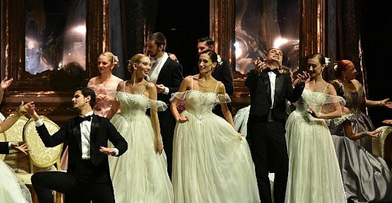 Beyoğlu Kültür Yolu Festivali’nde La Traviata ayakta alkışlandı