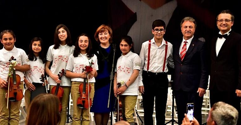 Bornovalı minik müzisyenler Cumhuriyet için çalacak