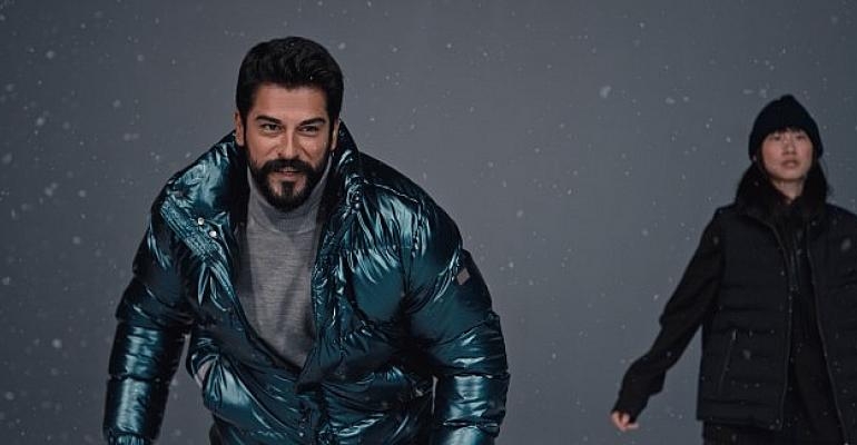Burak Özçivit’ten soğuk havaya karşı “cool” duruş