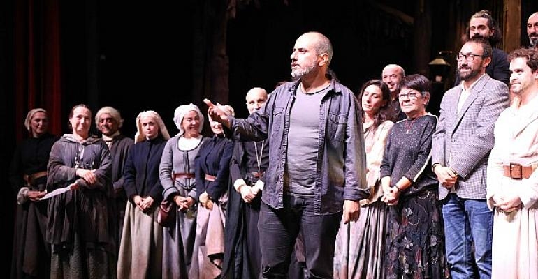 Cadı Kazanı Seyirciyi Büyüledi