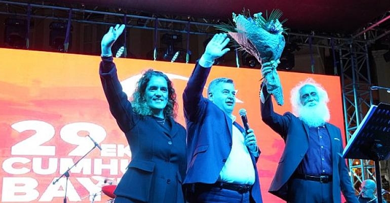 Çeşmeliler Cumhuriyet Bayramı’nı Suavi ile kutladı