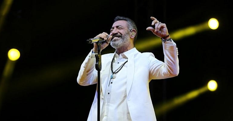 Cumhuriyet coşkusu Hakan Altun konseri ile taçlandı