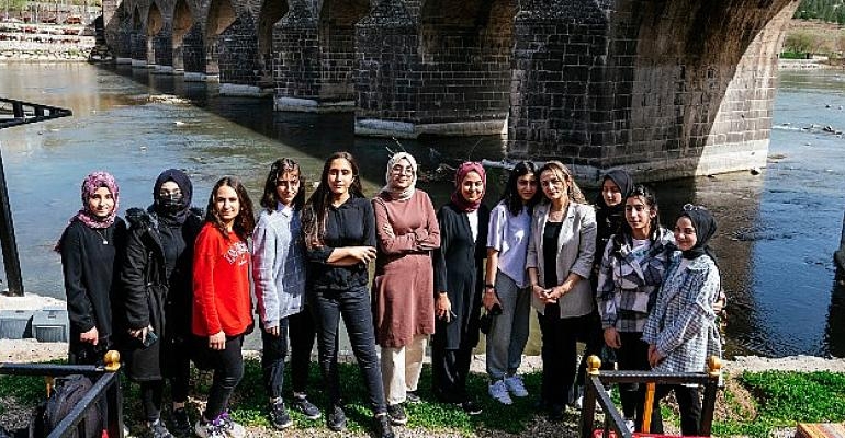 Diyarbakır Kültür Elçileri Kültürel Mirasa Sahip Çıkıyor