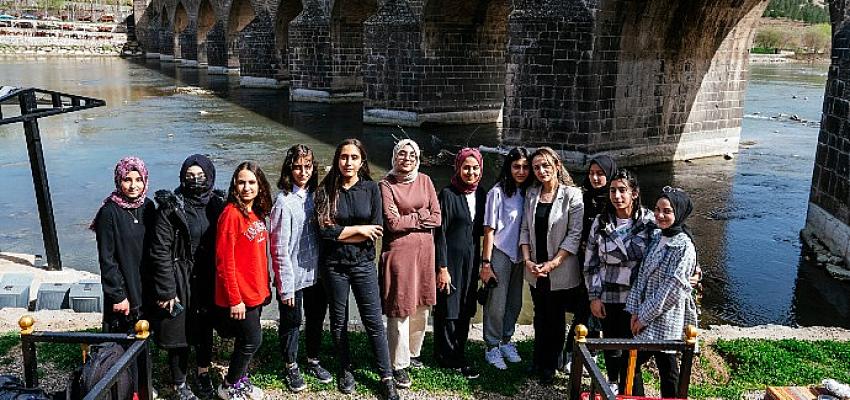 diyarbakir-kultur-elcileri-kulturel-mirasa-sahip-cikiyor.jpg