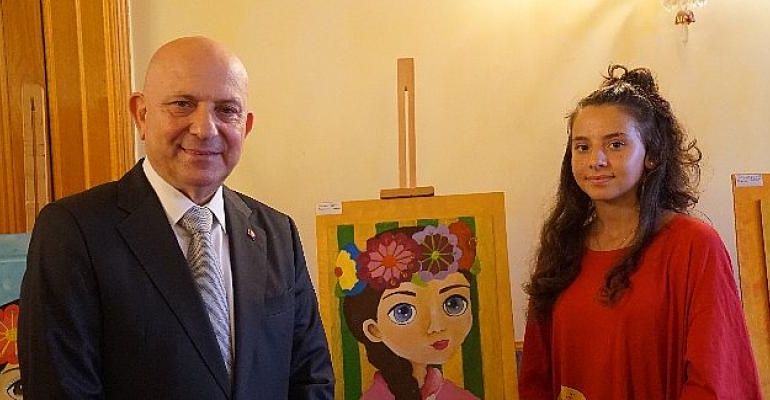 Hastane sınıflarında eğitim alan öğrencilerin eserleri sergi oldu
