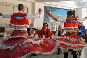 huzurevinde-senlik-var.jpg