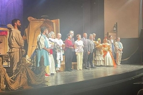 ibb-sehir-tiyatrolari-7-adana-sehir-tiyatrolari-festivaline-konuk-oldu.jpg