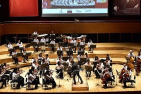 inci-vakfi-cocuk-orkestrasi-konserinde-bir-cumhuriyet-hikayesi-ile-kalplerde-cumhuriyet-bayrami-coskusunu-yasatti.jpg