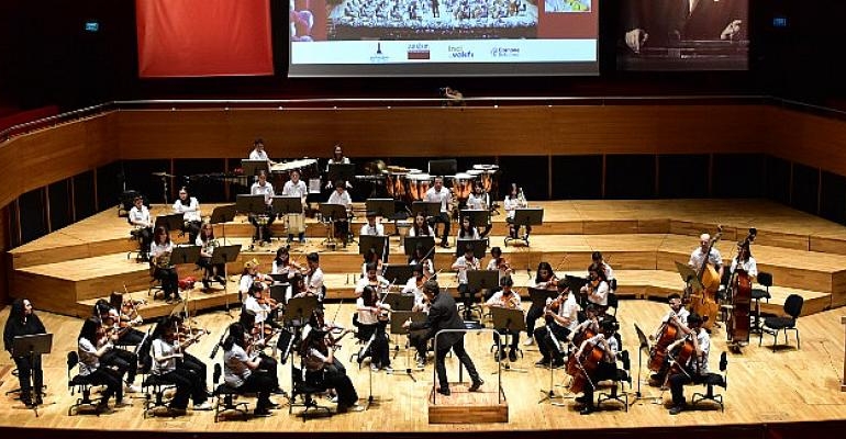 İnci Vakfı Çocuk Orkestrası konserinde “Bir Cumhuriyet Hikayesi” ile kalplerde Cumhuriyet Bayramı coşkusunu yaşattı